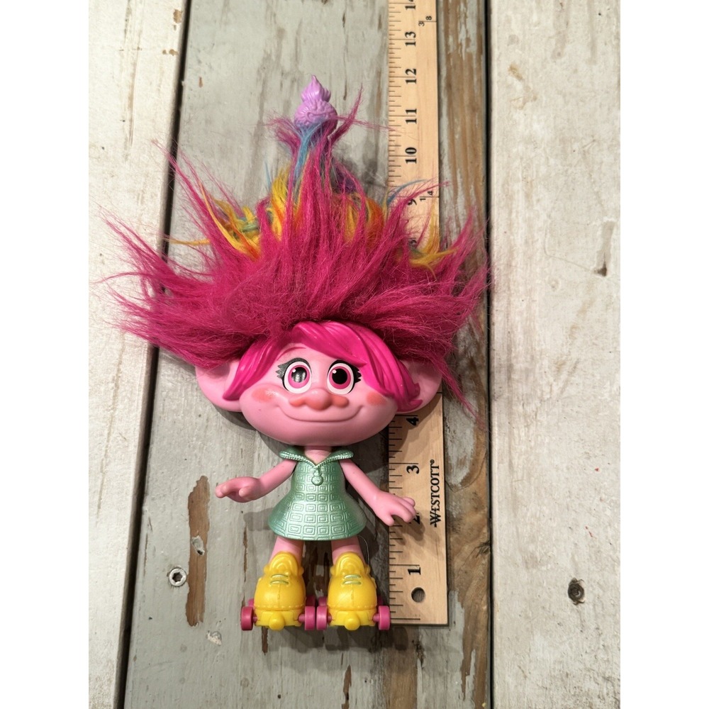 DreamWorks TROLLS Party Rainbow Poppy Roller Skating Musical Talking Doll WORKS